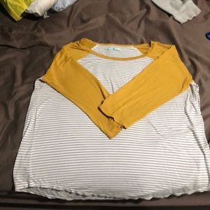 Women’s XL 3/4 sleeved shirt